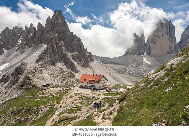 Dreizinnenhütte in front of the Paterno, behind the Three Peaks, Sexten Dolomites, South Tyrol, Trentino-Alto Adige, Italy