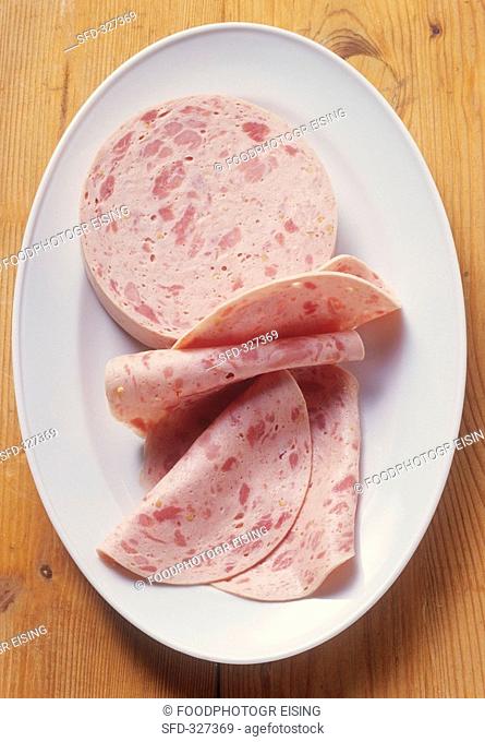Slices of chasseur sausage on a platter