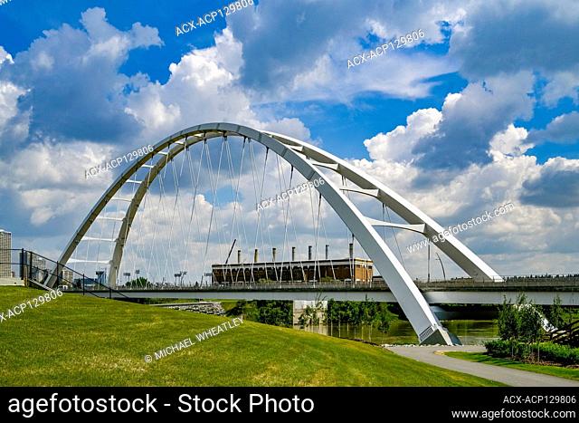Walterdale Bridge, suspension bridge, North Saskatchewan River, Edmonton, Alberta, Canada