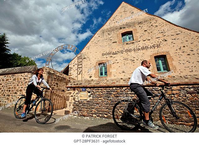 BICYCLE TOURISTS IN FRONT OF THE TITHE BARN AT THE ABBEY OF THIRON-GARDAIS IN THE PERCHE, EURE-ET-LOIR 28, FRANCE