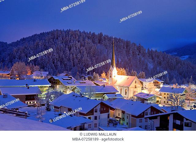 Austria, Tyrol, Scheffau am Wilden Kaiser, winter morning