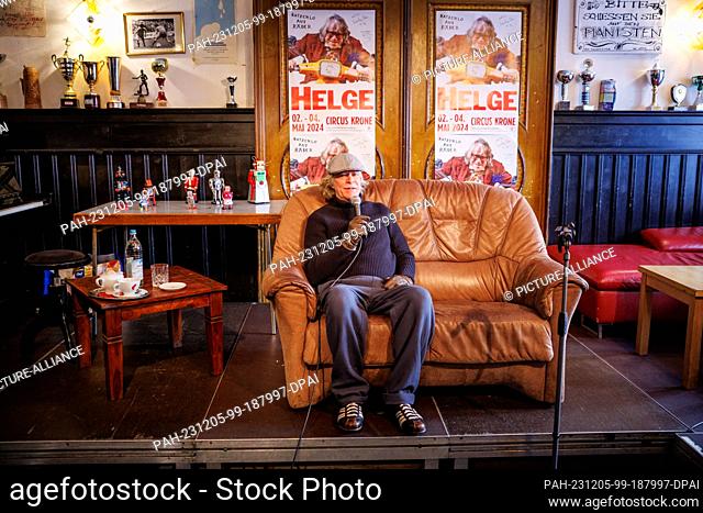 05 December 2023, Bavaria, Munich: Helge Schneider, German musician and entertainer, sits on a sofa at a press conference entitled ""Künstliche Intilligens bei...