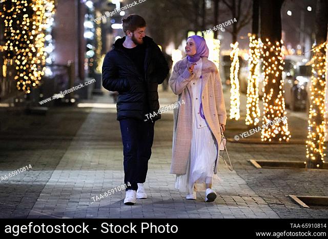 RUSSIA, GROZNY - DECEMBER 19, 2023: People are seen in a city street decorated for the upcoming winter holidays. Yelena Afonina/TASS