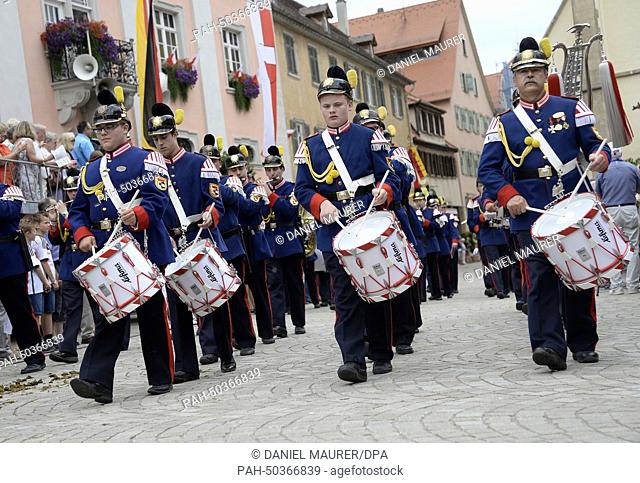 The historical vigilante group Dietenheim participates in the regional meeting of historical vigilante groups and city guards Wuerttemberg in Rottenberg