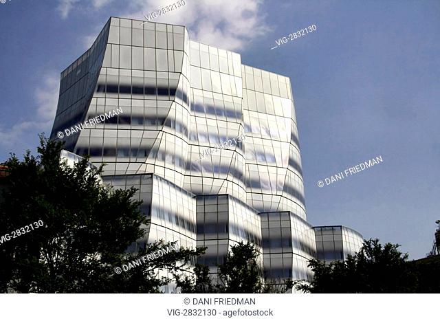 Exterior of the Inter Active Corp Headquarters building in New York City, USA. - NEW YORK, NEW YORK, UNITED STATES OF AMERICA, 25/08/2009