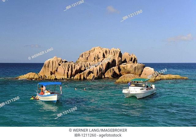 Granite rocks and boats in front of Praslin Island, Seychelles, Africa, Indian Ocean