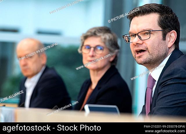 01 February 2021, Berlin: Marco Buschmann (r-l), First Parliamentary Secretary of the FDP parliamentary group, Britta Haßelmann