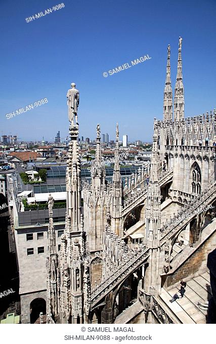 Flying Buttresses had an important architectural and decorative element in Gothic architecture. View of the northeastern section of the roof