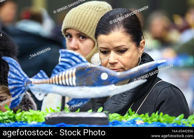 RUSSIA, MOSCOW - DECEMBER 3, 2023: Shoppers are seen at ""Moskva - Na Volne"", a newly opened fish market at the Gorod Kosino Shopping Centre