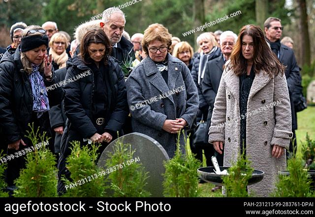 13 December 2023, Saxony, Chemnitz: Katarina Witt (r), two-time Olympic champion in figure skating, takes part in the funeral service for former figure skating...