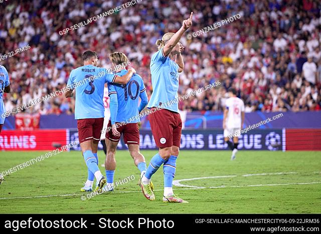 Seville, Spain. 06th September 2022. Erling Haaland (9) of Manchester City scores for 0-1 during the UEFA Champions League match between Sevilla FC and...