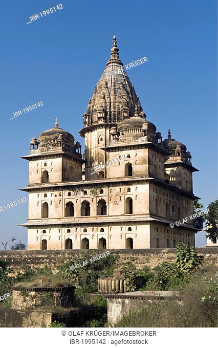 Chhatri grave monument or cenotaph, Orchha, Madhya Pradesh, North India, India, Asia