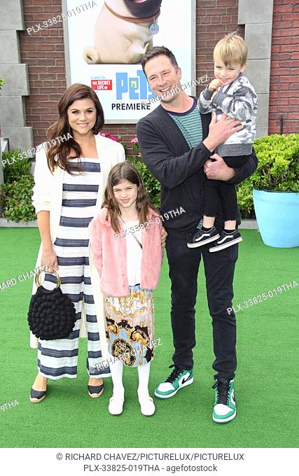 Tiffani Thiessen, Brady Smith and children Holt Fisher Smith and Harper Renn Smith at the Universal Pictures Premiere of ""The Secret Life Of Pets 2""