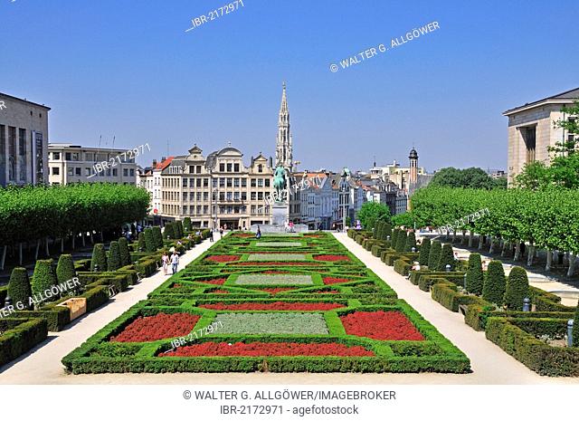 Panoramic view from the Mont des Arts to the equestrian statue of King Albert I, park at the Albert I Royal Library, Place de l'Albertine