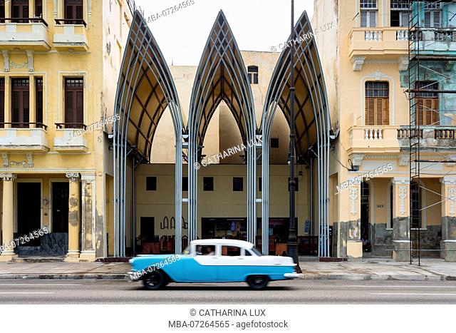 Cuba, Havana, Malecon, tapas bar 'Lava Dia', classic car