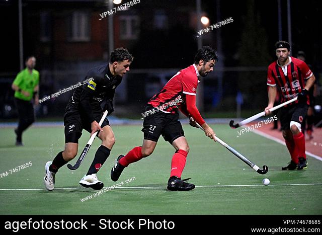 White Star's Thibault Neven and Daring's Geoffroy Cosyns fight for the ball during a hockey game between Royal Daring HC and Royal Evere White Star HC