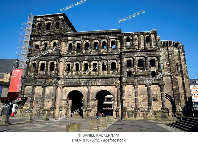 Germany: The Roman city gate 'Porta Nigra' in Trier, viewed from the south..Photo from 18. February 2018. | usage worldwide