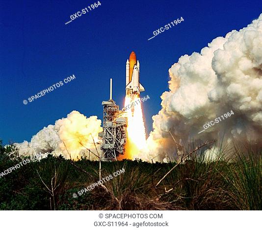 10/29/1998 --- Clouds of exhaust fill Launch Pad 39B as Space Shuttle Discovery lifts off at 2:19 p.m. EST Oct. 29 on mission STS-95