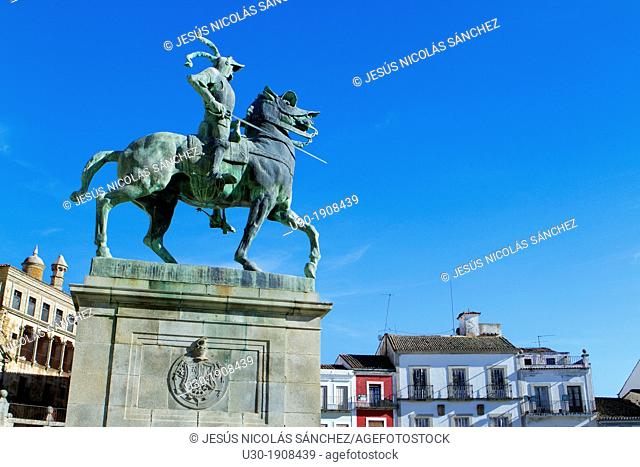 Equestrian statue of Francisco Pizarro in Main Square of Trujillo  Cáceres  Extremadura  Spain
