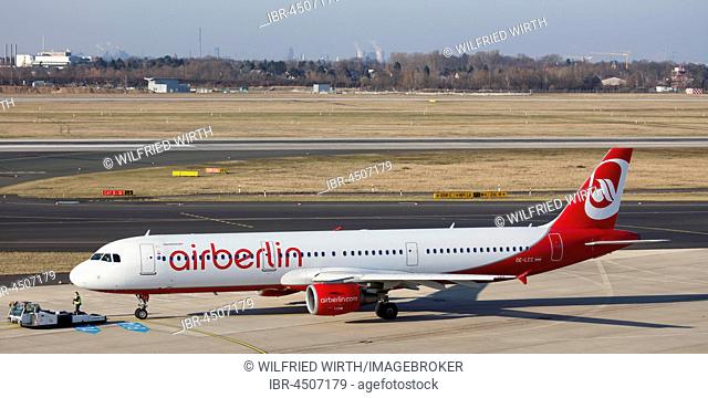 Aircraft, Airberlin, Airbus A 321, runway , Düsseldorf Airport, Düsseldorf, North Rhine-Westphalia, Germany