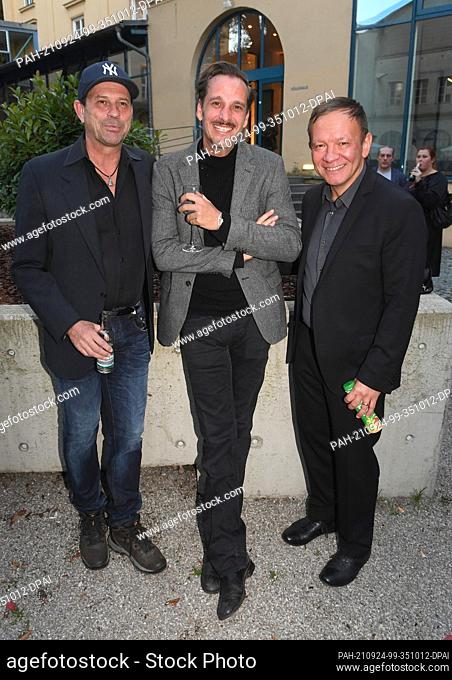 24 September 2021, Bavaria, Munich: Actor Michel Guillaume, (l-r) actor Max von Thun and director Rainer Matsutani show off at ""Movie Meets Media"" on the...