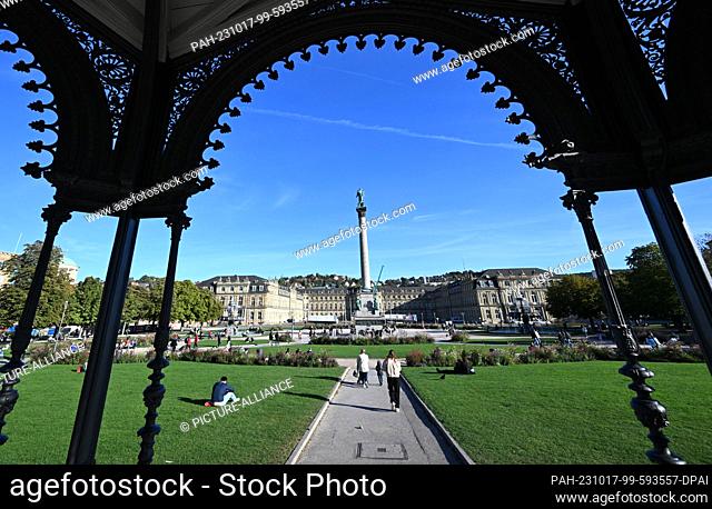 PRODUCTION - 16 October 2023, Baden-Württemberg, Stuttgart: The Jubilee Column with the statue of the Roman goddess Concordia stands on the Schlossplatz in...