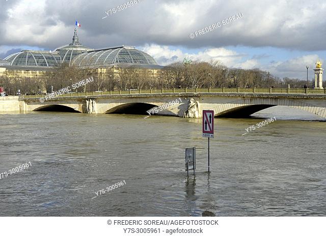 Flood water rising in Paris, River Seine in flood, 26 th january 2018, France