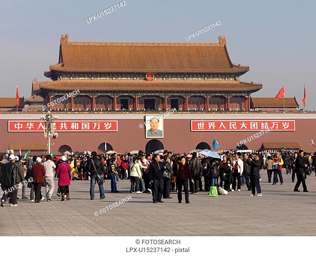 Tourists at a palace, Tiananmen Gate Of Heavenly Peace, Tiananmen Square, Forbidden City, Beijing, China