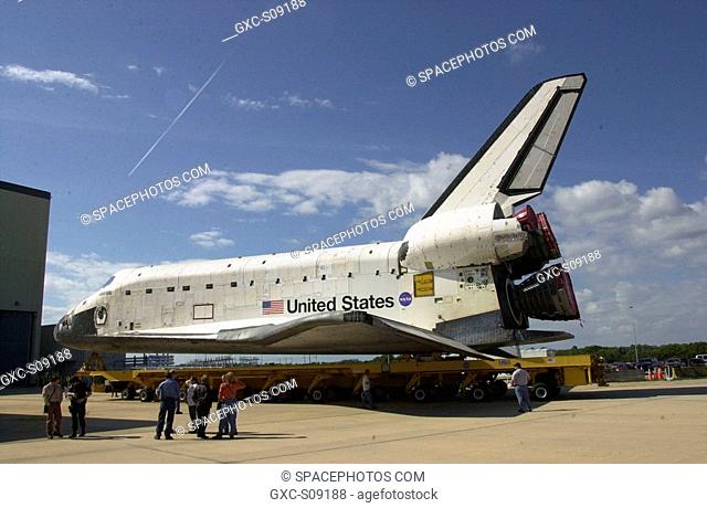 03/06/2002 -- Orbiter Atlantis rolls out of the Orbiter Processing Facility on its way to the Vehicle Assembly Building for space vehicle mate