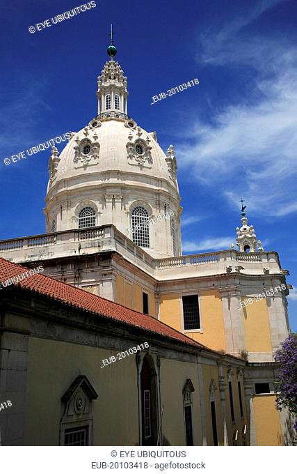Basilica da Estrela. Exterior and white domed roof