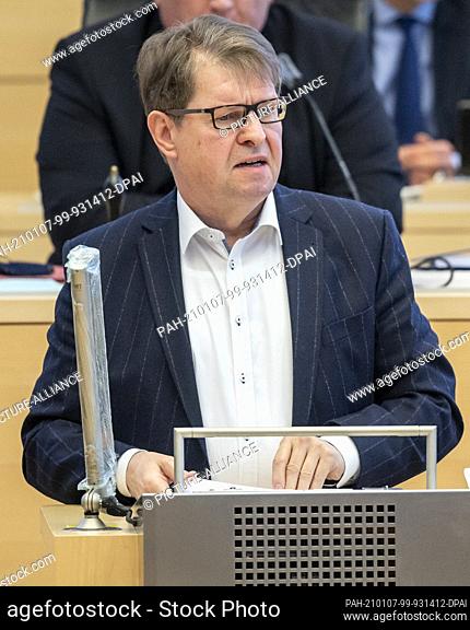 07 January 2021, Schleswig-Holstein, Kiel: Ralf Stegner (SPD), chairman of the SPD parliamentary group in the Schleswig-Holstein state parliament