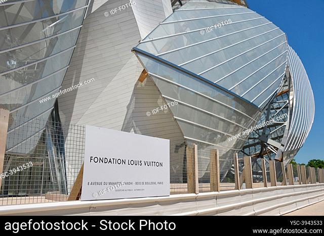 FRANCE, PARIS - The Louis Vuitton Foundation is located in the Bois de Boulogne near the Jardin d'Acclimatation. Illustration of the Louis Vuitton Foundation is...