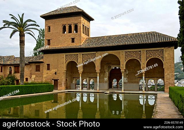 Turm der Damen, Torre de las Damas, Partal Garten, Alhambra, Granada, Spanien / Tower of the Ladies, Torre de las Damas, in the Garden of the Partal, Alhambra