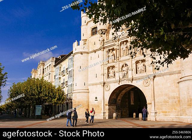 14th-century city gate Arco de Santa María, in the background, the towers of the cathedral. Burgos, Castile and Leon, Spain, Europe