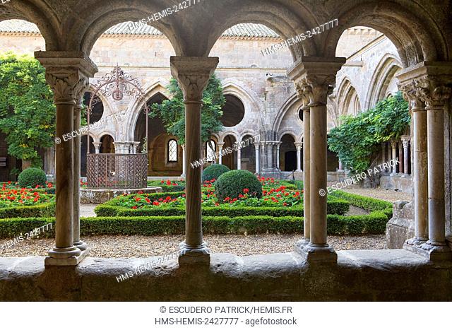 France, Aude, Pays Cathare, Narbonne, Sainte Marie de Fontfroide cistercian abbey, the cloister
