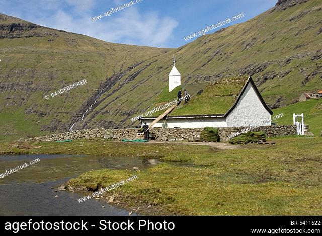 Church with grass sod roof, green roof, Saksun, Streymoy Island, Faroe Islands, Denmark, Europe