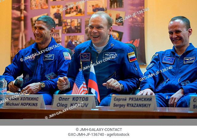 Expedition 37 NASA Flight Engineer Michael Hopkins, far left, Soyuz Commander Oleg Kotov and Russian Flight Engineer Sergey Ryazanskiy, far right