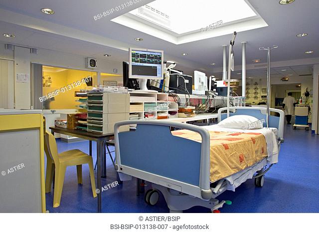 Reportage in the cardiology intensive care department of Saint-Philibert hospital GHICL in Lille, France