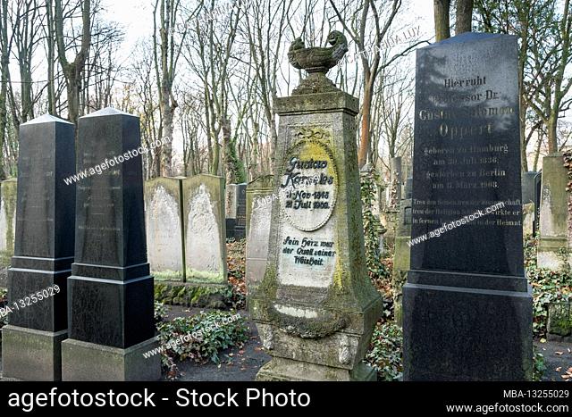 Berlin, Jewish cemetery Berlin Weissensee, largest surviving Jewish cemetery in Europe, row of honor, field A1, grave stele with a base and crown