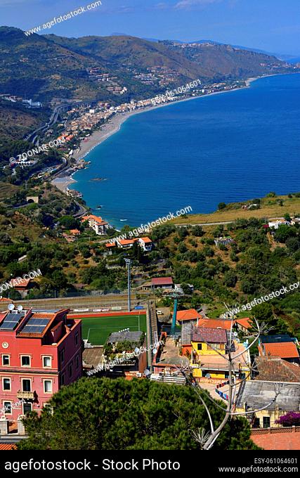 Italien, Italia, Sizilien, Blick von Taormina auf Meer, Strand von Letoianni
