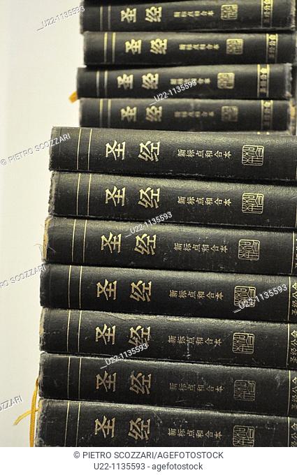 Singapore: Bibles in Chinese at the Saint Andrew's Cathedral