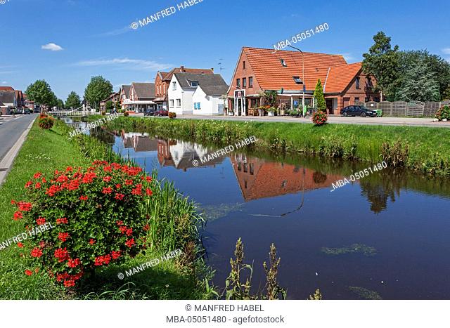 Westrhauderfehnkanal (canal), Rhauderfehn, Overledingerland, Eastern Frisia, Lower Saxony, Germany