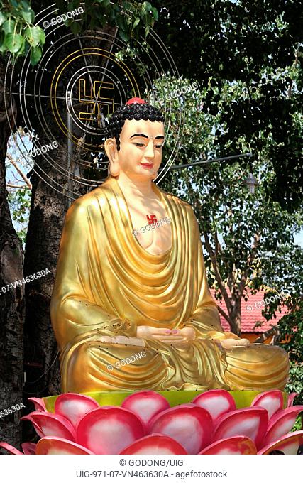 Chua Thien Lam Go buddhist pagoda. Sakyamuni Buddha statue