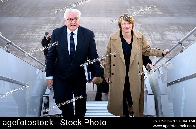 26 November 2023, Brandenburg, Schönefeld: Federal President Frank-Walter Steinmeier and his wife Elke Büdenbender board an Airbus A350 belonging to the...