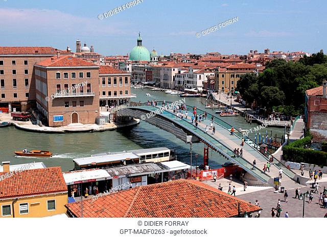 PANORAMIC VIEW OF THE GRAND CANAL AND VENICE FROM THE PIAZZA DI ROMA, VENICE, VENETIA, ITALY