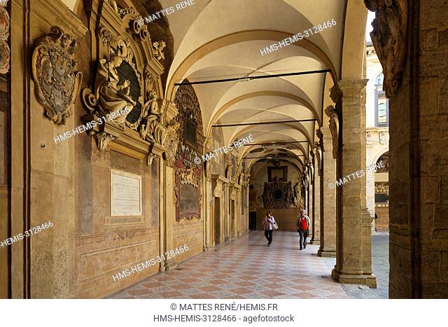 Italy, Emilia Romagna, Bologna, Historical center, Piazza Galvani, palace Archiginnasio architect Antonio Morandi said he Terribilia dating from the 16th...