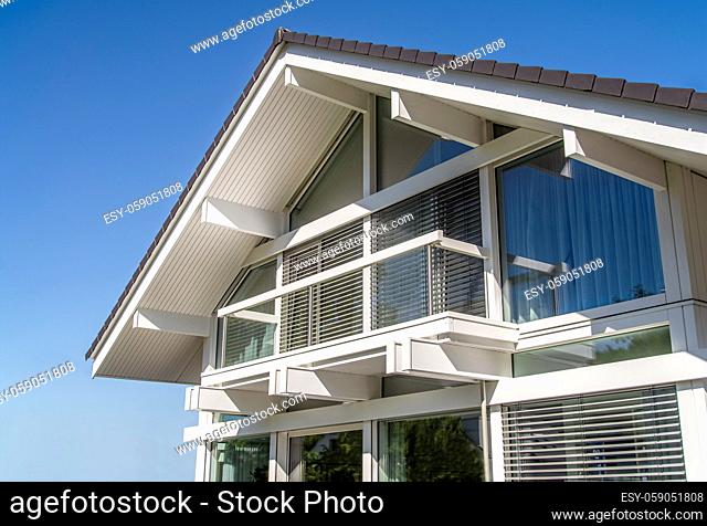 Dachgiebel eines modernen Einfamilienhauses Gable of a modern family house