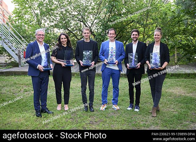 21 June 2023, Berlin: The winners of the Theodor Wolff Award stand for a photo in the garden of the Radialsystem cultural center after the ceremony: Daniel...