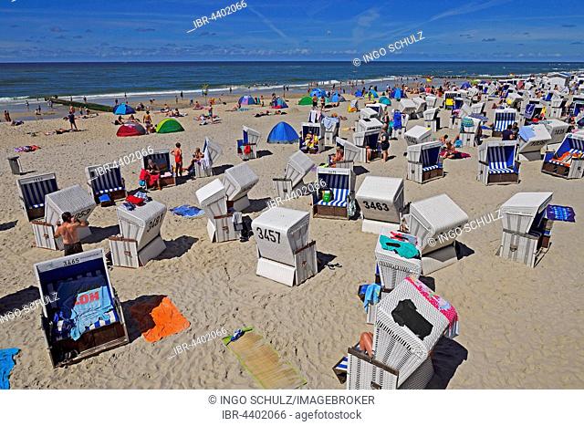 Tourists and beach chairs, the main beach of Westerland, Sylt, North Frisian Islands, North Frisia, Schleswig-Holstein, Germany