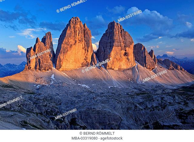 Italy, Trentino South Tirol, the Dolomites, Sexten Dolomites, Drei Zinnen (2999m)